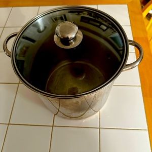 William Sonoma stainless steel 12 quart stock pot; triply bottom